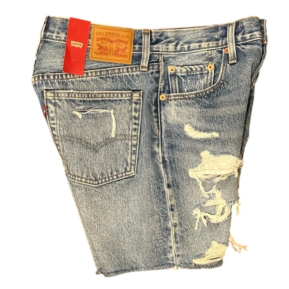 Levi’s High Rise Shorts - Picture 2 of 4
